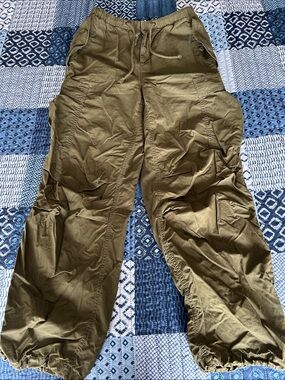Women’s TNA Olive Cargo Jogger Pants - Casual Utility Style